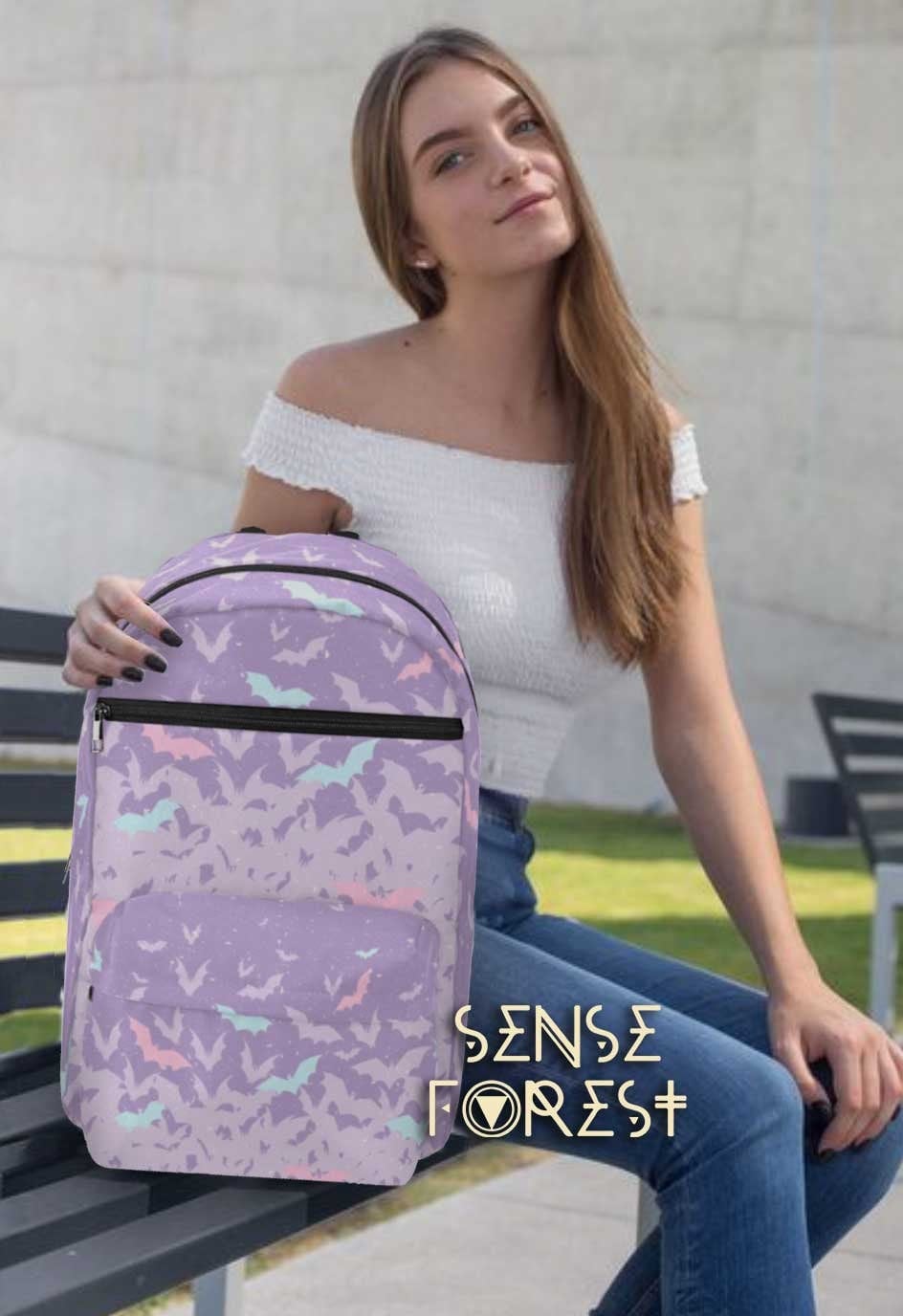 Kawaii Goth Pastell Lila Rucksack, Cute Bats Witchy Day Pack Süßer Nylon Laptop Träger Gepolsterter Schul Großer Rucksack von SenseForest