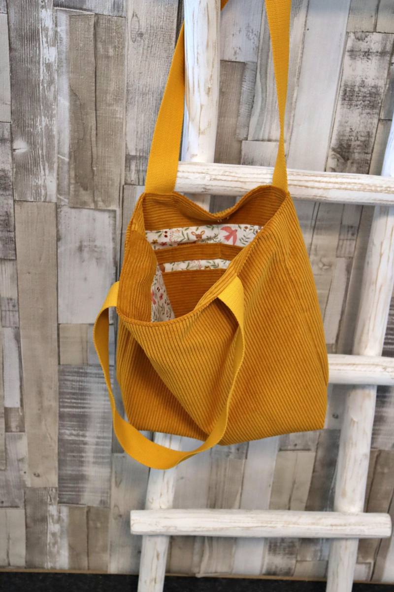 Schlichte Cordtasche in Curry | Schultertasche Einkaufstasche Boho Style Mit Innentaschen von SenseofhomeShop