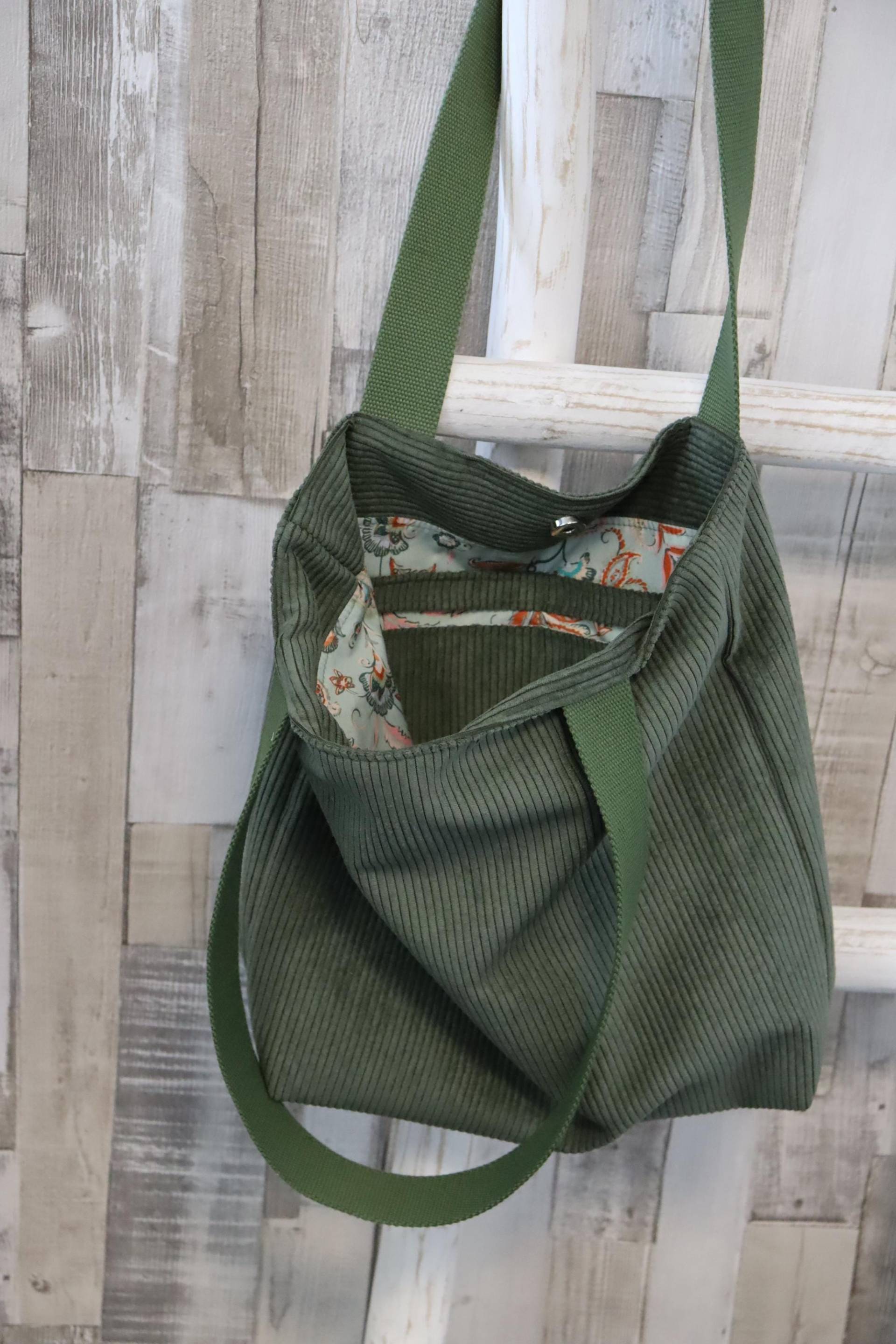 Schlichte Cordtasche in Dunkelgrün | Schultertasche Einkaufstasche Boho Style Mit Innentaschen Schlichte Cordtasche in Dunkelgrün | Schultertasche Einkaufstasche Boho Style Mit Innentaschen von SenseofhomeShop