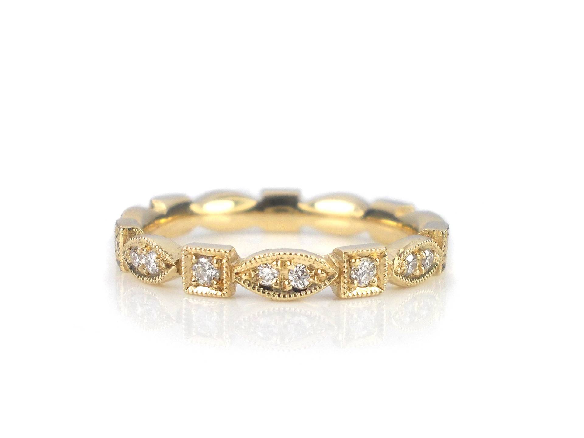 Zarter Gold Ring Als Verlobungsring, Trauring Oder Memoire-Ring in Gelbgold Mit 21 Brillanten von Sentnerjewelry