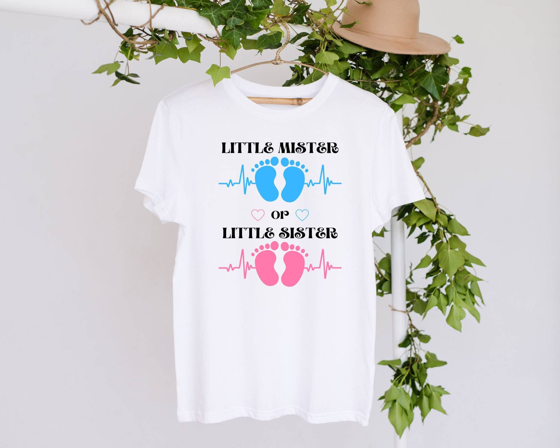 Little Mister Or Sister Shirt, Rosa Oder Blau Gender Reveal Party Baby Ankündigung, Shower Junge Mädchen Little Mister Or Sister Shirt, Rosa Oder Blau Gender Reveal Party Baby Ankündigung, Shower Junge Mädchen von SeptemberDesignUS