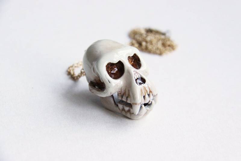 Äffchenschädel Halskette/Anhänger - Gemalte Version von SeptemberRoom