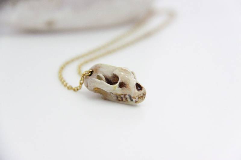 Dachskopf Schädel Anhänger/ Handbemalte Farbe Emaille/Wolf Anhänger von SeptemberRoom