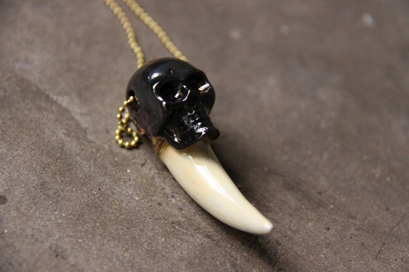 Schädel Mit Tigerfangzahn-Handgemalte Version Halskette von SeptemberRoom