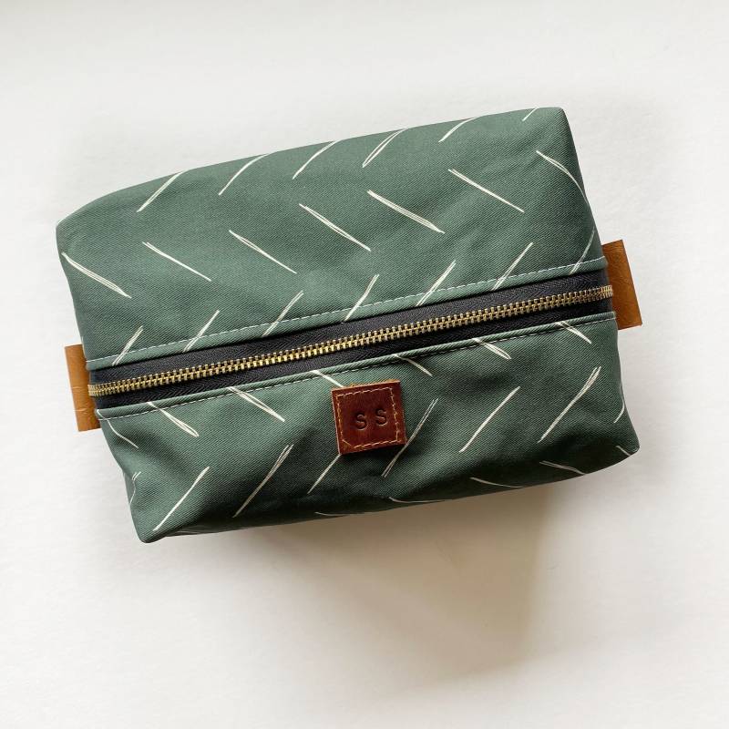 Entengrüne Chevron Boxy Schminktasche - Kosmetiktasche Geschenk Für Sie Brautjungfer Geschenke von SeptemberSkye