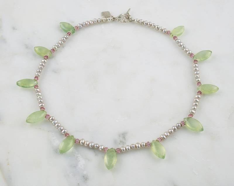 Zarte Pastellgrüne Süßwasserperle, Prehnit, Rosa Topas & Sterling Silber Halskette - Pangalia 005 von SeraglioDesigns