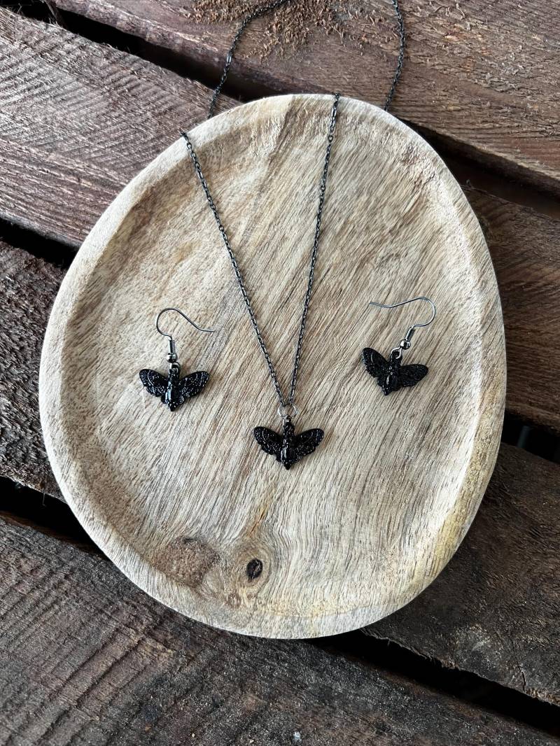 Mini Motte Schmuck Set Halskette Und Ohrhänger - Schwarz Gothic Moth Ohrringe Kettenanhänger Vintage Barock von LilithKreativeStudio