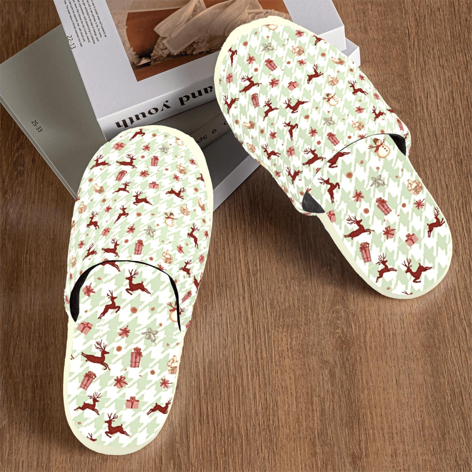 Kuschelige Weihnachtshausschuhe Für Frauen Niedliche Hausschuhe Mit Rentier Warme Plüsch-Geschenkidee Weiche Fleece-Hausschuhe von SeraphinaWear