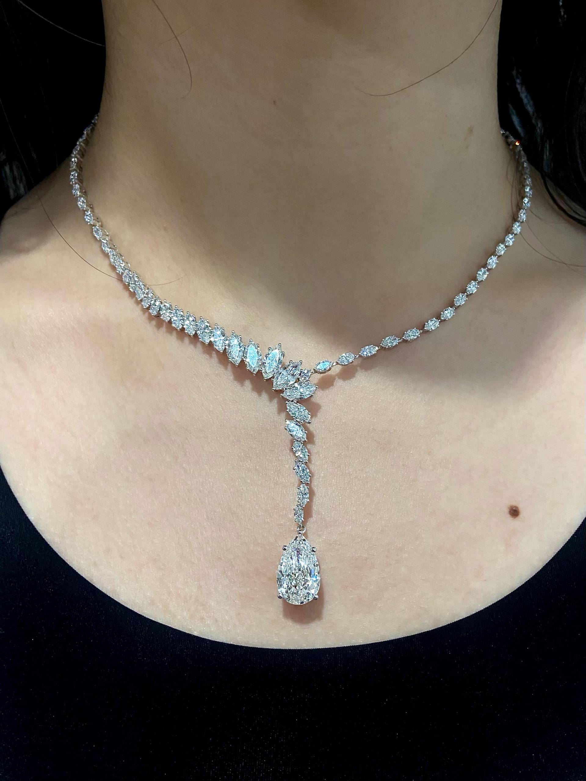 5.8 Karat Pear Lab Diamant-Halskette 18K Gold Marquise Side Stone Anhänger von SerenDiamonds