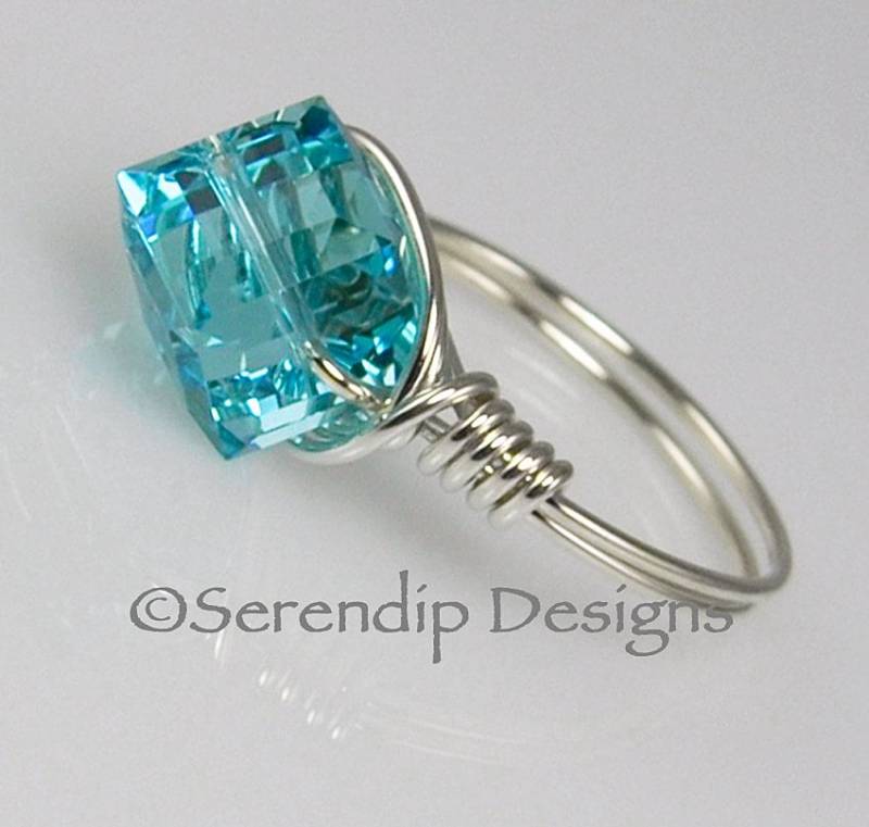 Argentium Sterling Silber Hellblau Türkis Kristallwürfel Ring, Swarovski Crystal Cube Statement Ring in Ihrer Größe Argentium Sterling Silber Hellblau Türkis Kristallwürfel Ring, Swarovski Crystal Cube Statement Ring in Ihrer Größe von SerendipDesignsJewel