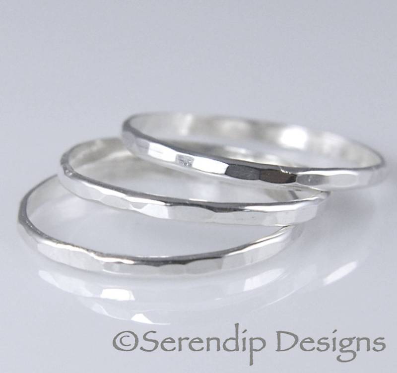 Drei Argentium Sterling Silber Stapelringe, 3Er Set Gehämmerte Sterlingsilber Rustikale Stapelringe 3R-Ah1 von SerendipDesignsJewel