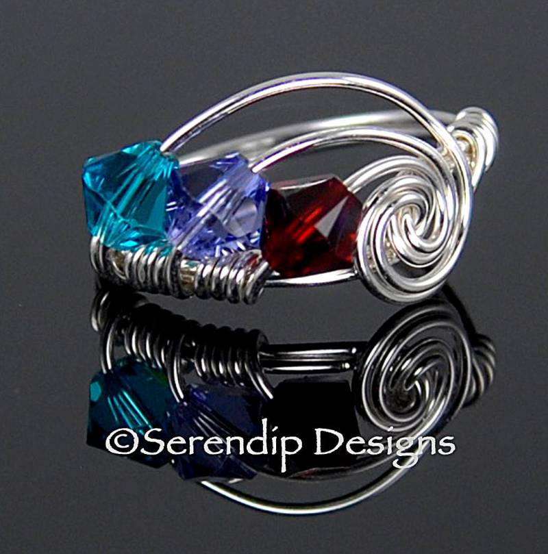 Drei Birthstone Mütter, Großmütter Ring Argentium Sterlingsilber Und 3 Swarovskikristallen Mr3-6 Drei Birthstone Mütter, Großmütter Ring Argentium Sterlingsilber Und 3 Swarovskikristallen Mr3-6 von SerendipDesignsJewel