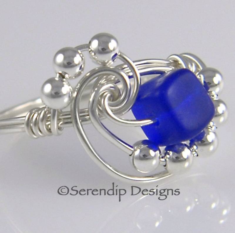 Gewickelter Ring Argentium Sterling Silver Blue Beach Glass Cube Galaxy von SerendipDesignsJewel