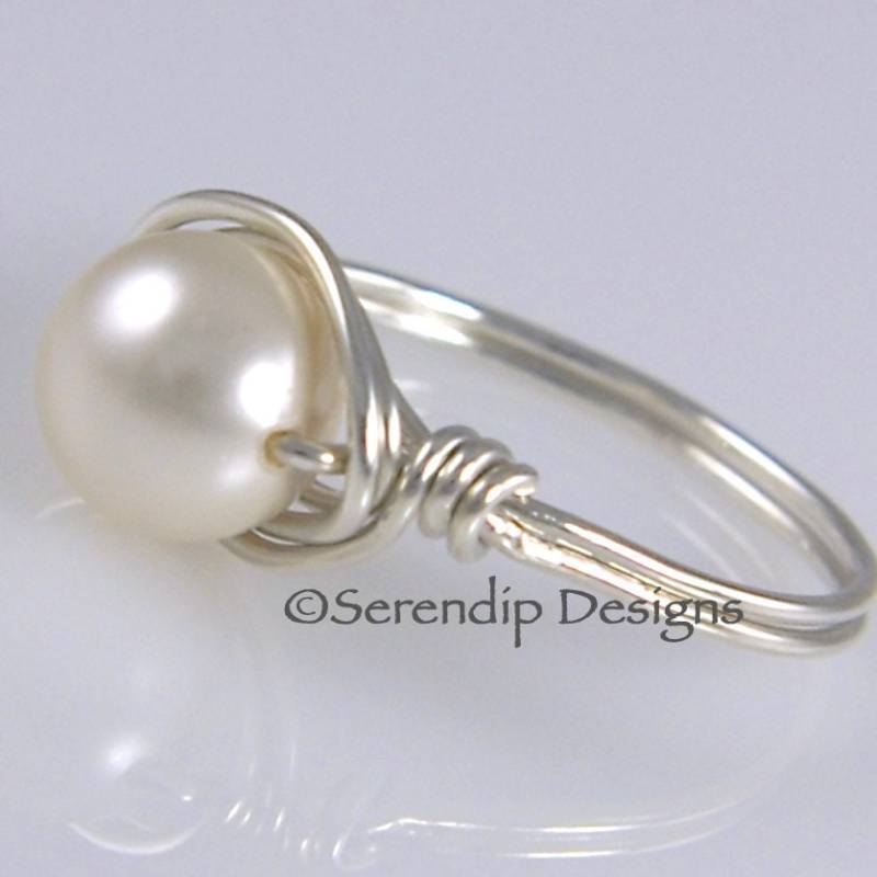 Juni Birthstone Perle Ring, Creme Solitär Argentium Sterlingsilber in Ihrer Größe, Benutzerdefinierte Ring Swarovski Silber von SerendipDesignsJewel