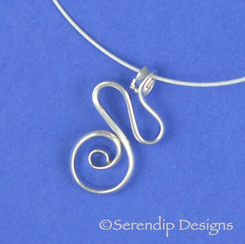 Kleiner Silber Spiral Squiggle Anhänger, Argentium Sterling Halskette, Barbara Halskette Sn56 Kleiner Silber Spiral Squiggle Anhänger, Argentium Sterling Halskette, Barbara Halskette Sn56 von SerendipDesignsJewel