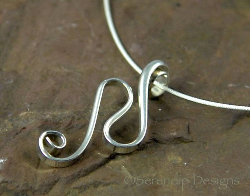 Silber Wave Anhänger, Glänzendes Argentium Sterling Wellig Nancy Halskette, Surf Ocean Halskette Sn53 von SerendipDesignsJewel