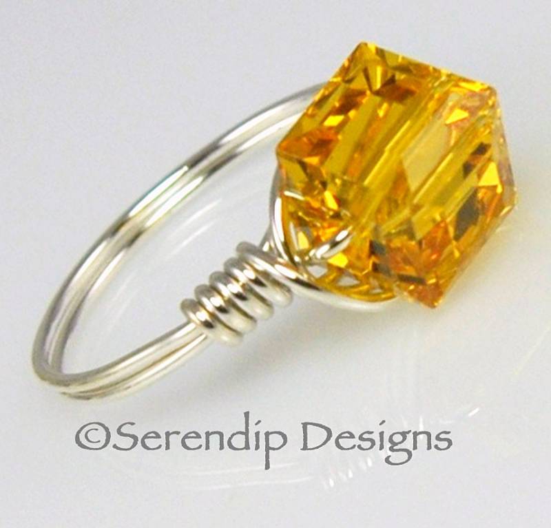 Sonnenblume Citrin Draht Gewickelt Argentium Silber Ring, Swarovski Kristall Würfel Statement Ring Sonnenblume Citrin Draht Gewickelt Argentium Silber Ring, Swarovski Kristall Würfel Statement Ring von SerendipDesignsJewel