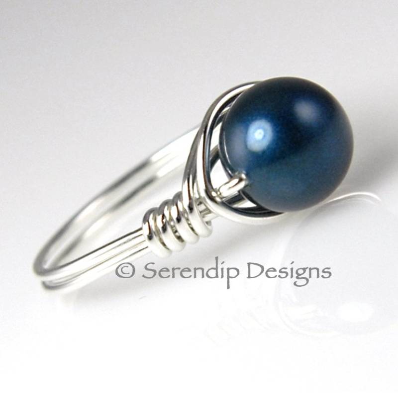sterling Silber Metallisch Blau Perle Ring, Argentium Draht Gewickelt Benutzerdefinierte Dunkel Blaue Solitär-Ring von SerendipDesignsJewel