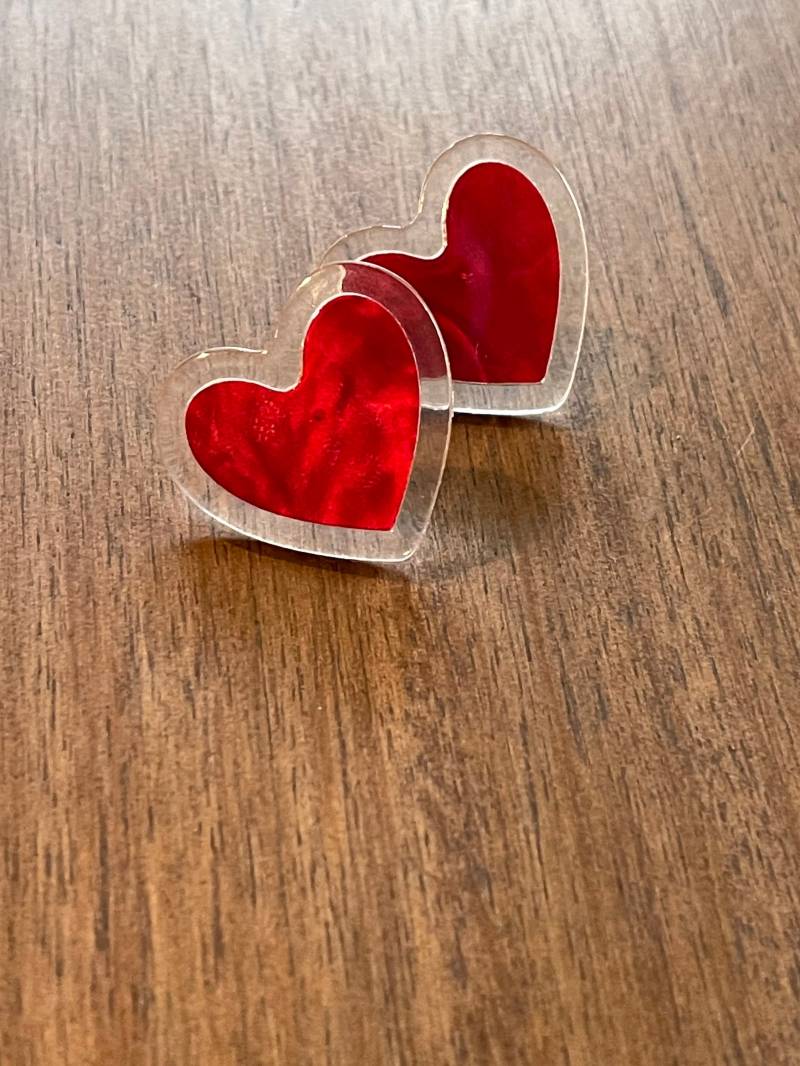 Rote Acryl Herz Ohrringe || Rot Und Klare Ohrstecker Statement Liebe Valentinstag Hochzeit Kostenloser Versand von SerendipityBaublesCo