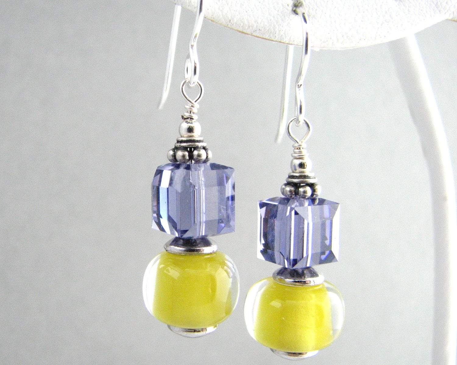 Lampwork Ohrringe - Chartreuse Und Tansanit Lampwork Ohrringe - Chartreuse Und Tansanit von SerendipityByErin