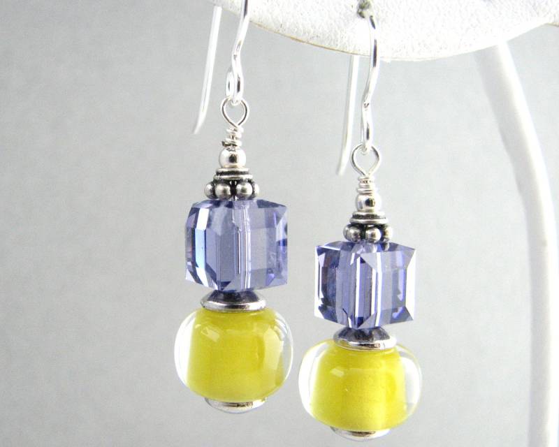 Lampwork Ohrringe - Chartreuse Und Tansanit von SerendipityByErin