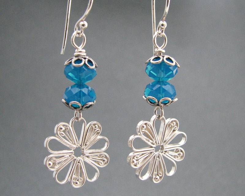 sterling Daisy Und Karibik Blau Rondelle Ohrringe von SerendipityByErin