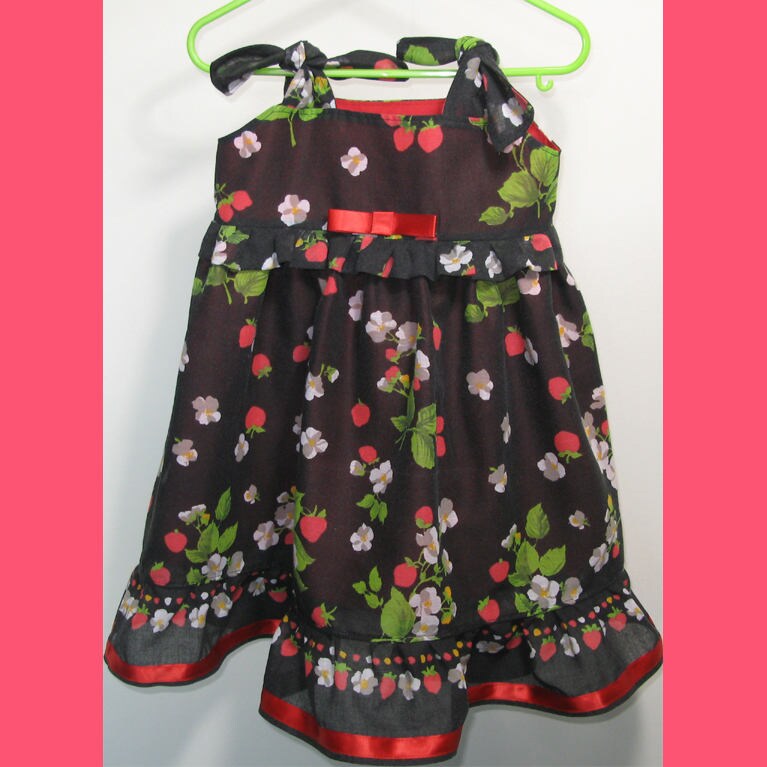 Erdbeeren Party Kleid Alter 2 von SerendipityGDDsShop