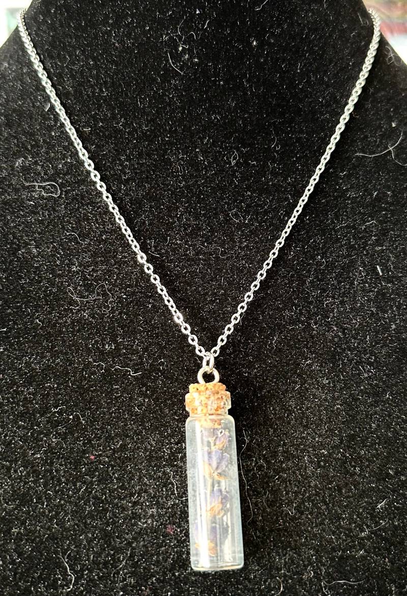 Hand Gepflückt, Oregon, Lavendel in Einer Flasche, Anhänger, Halskette von SerenityGraceJewelry