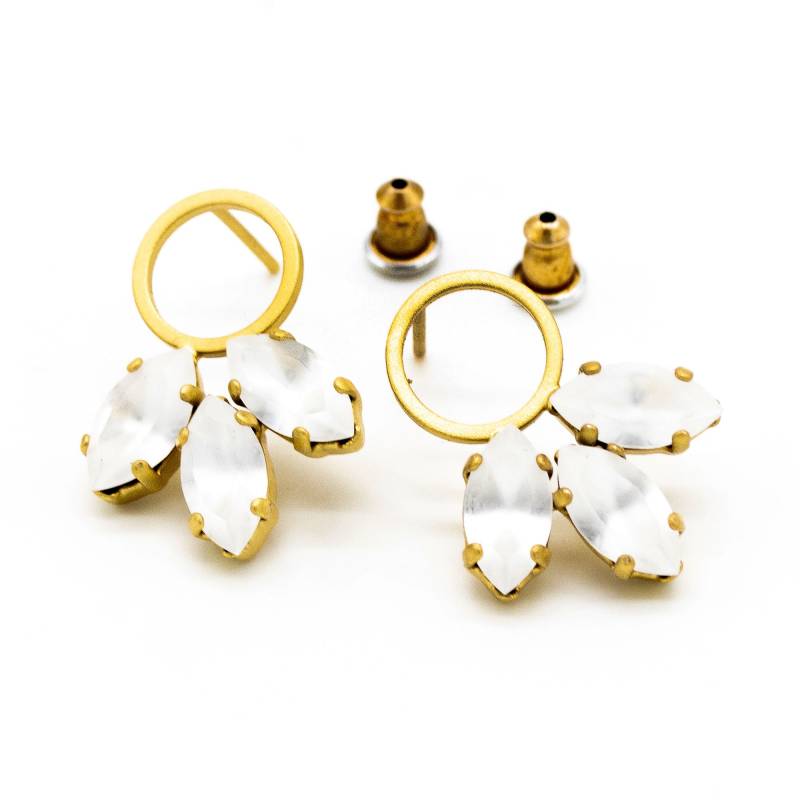 Kleine, Goldene Oder Silberne Ohrringe Mit Edlen Kristallen in Farbe Crystal Matt. Brautschmuck von SergioEngeljewelry