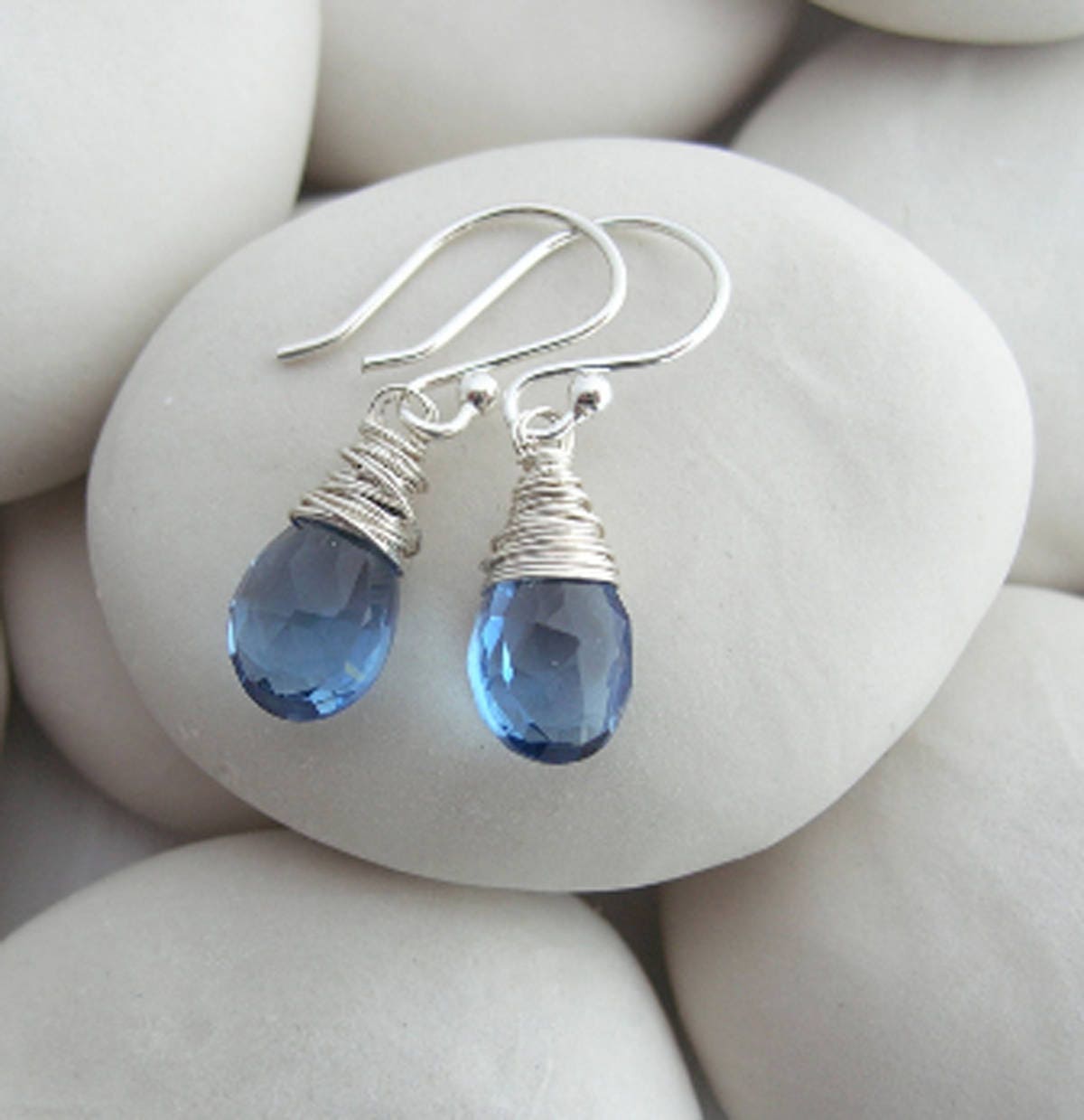 Blaue Quarz-Tropfen-Ohrringe Blaue Quarz-Tropfen-Ohrringe von SerinShop