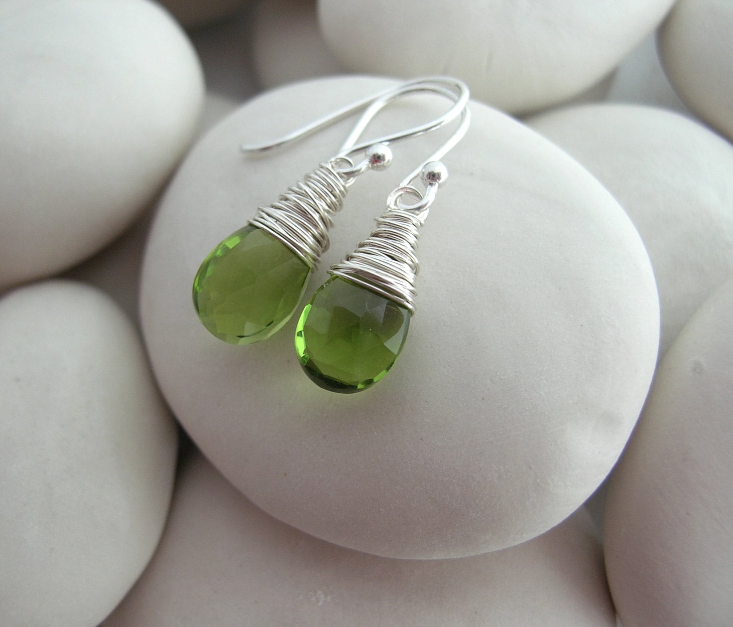 Peridot-Quarz-Tropfen-Ohrringe Peridot-Quarz-Tropfen-Ohrringe von SerinShop