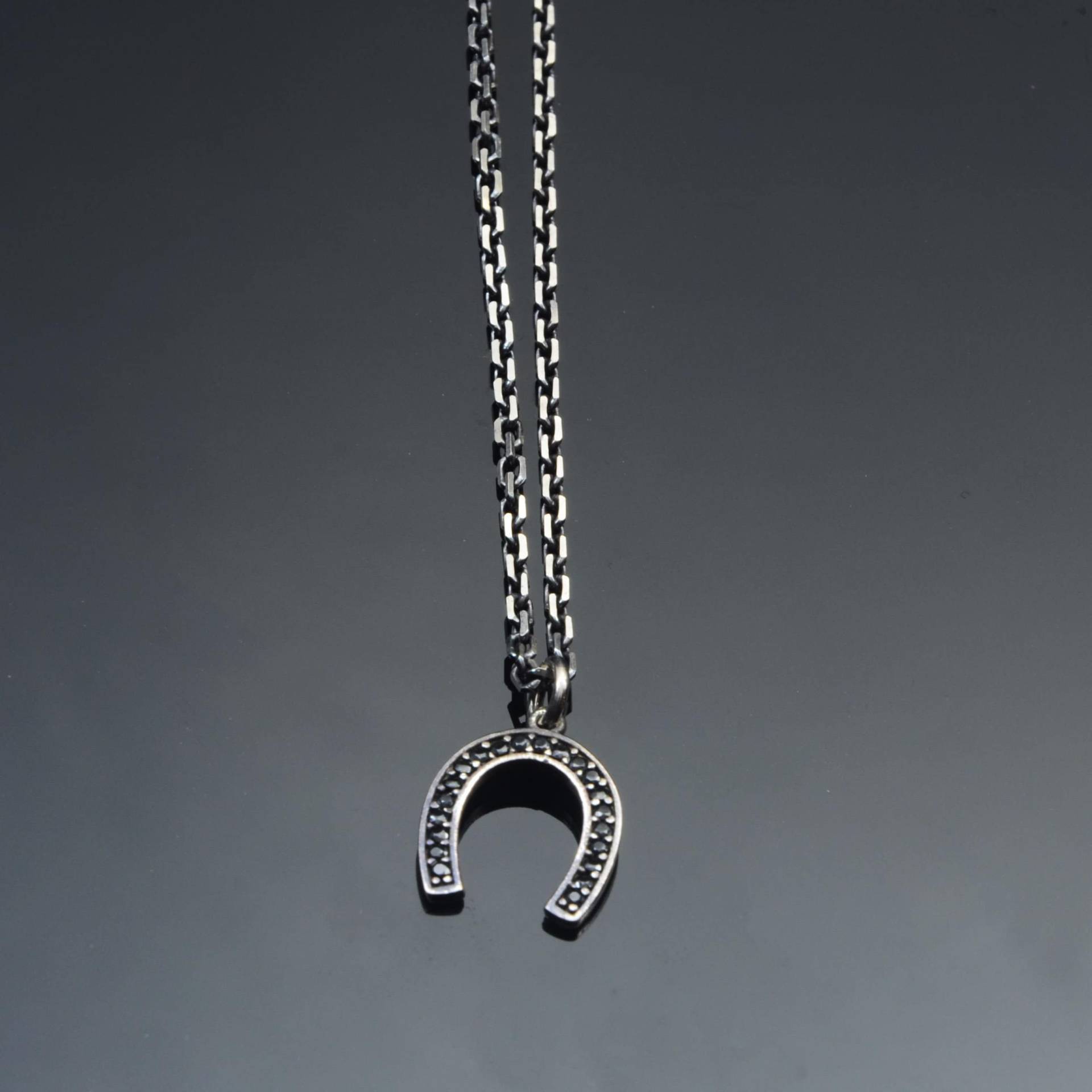 Hufeisen Schwarz Halskette, Herren Silber Halskette Für Männer, Minimalist, Erinnerungsgeschenk, Vatertagsgeschenk, Geburtstagsgeschenk von ServetJewelleryStore