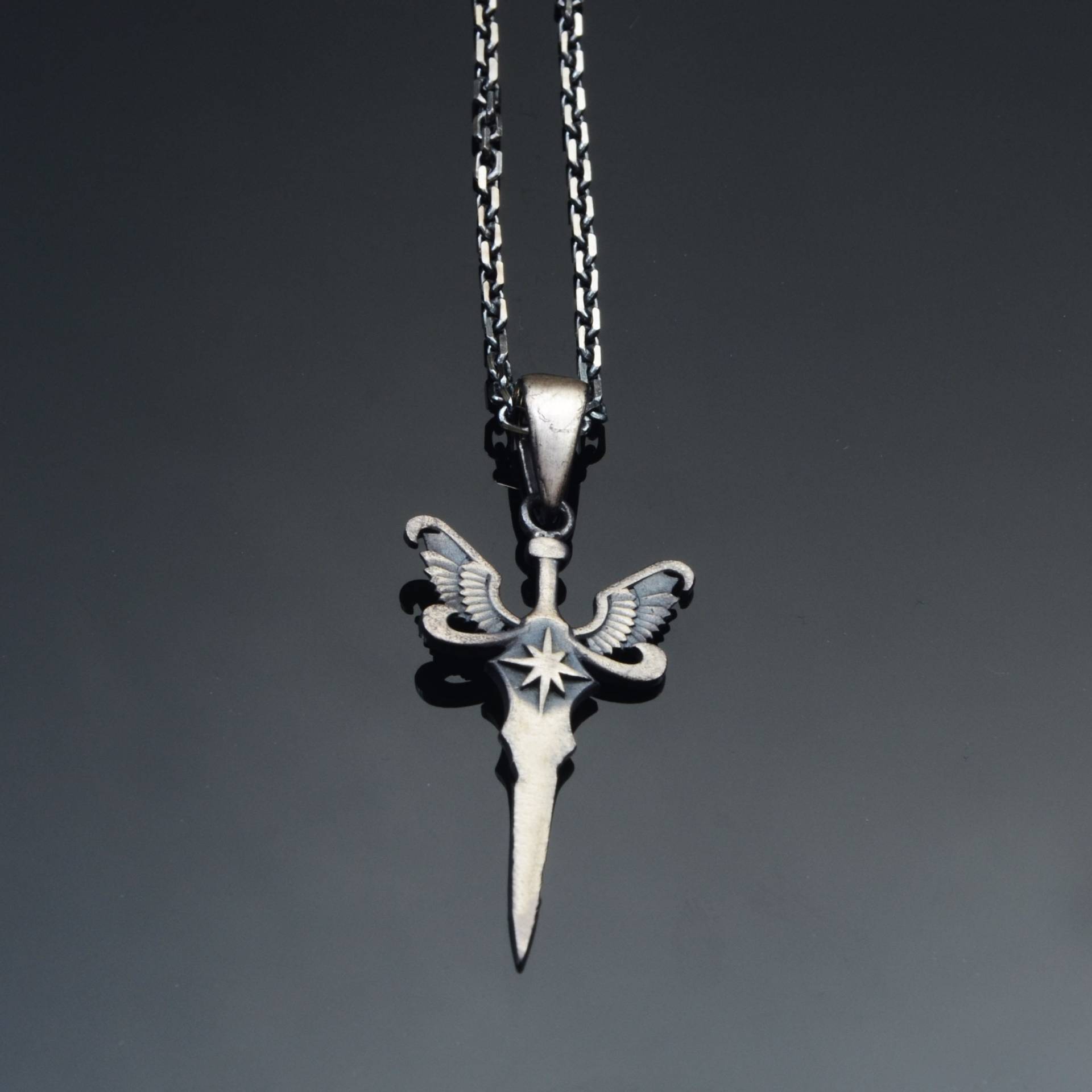 Minimalist Silber Oxidierte Engel Flügel Halskette, Luxus Halskette Für Männer, Sterling Anhänger, Religiöse Charme von ServetJewelleryStore