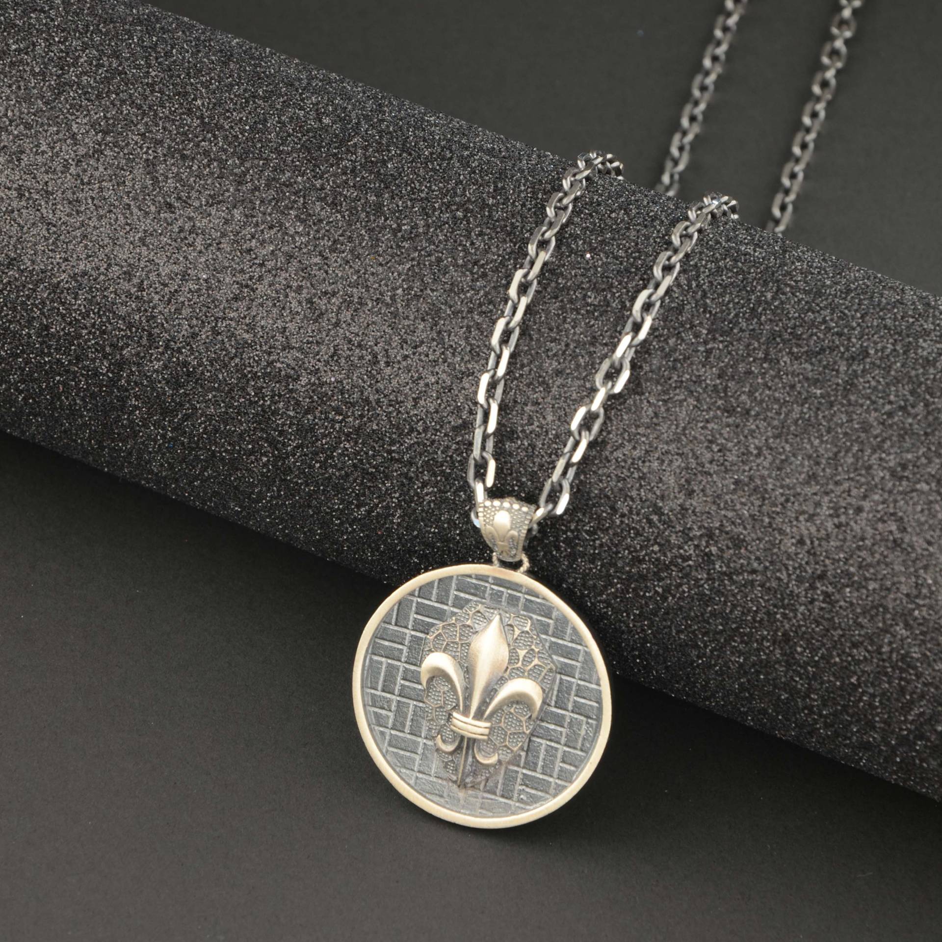 Silber Fleur De Lis Halskette, Männer Geschenk Für Männer, Namen Benutzerdefinierte Minimalist, Vatertagsgeschenke von ServetJewelleryStore