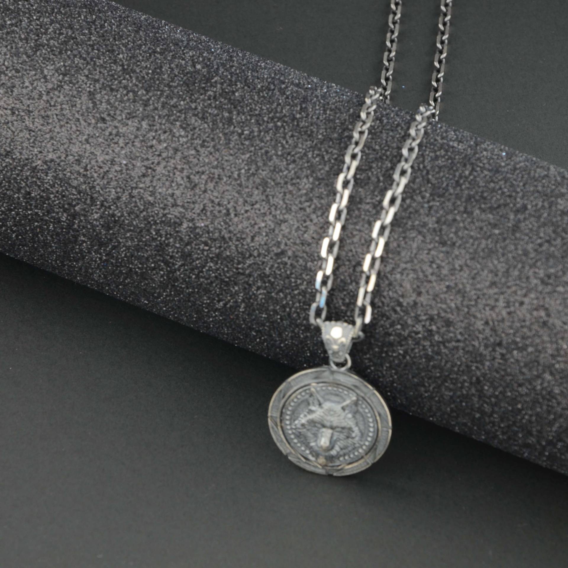 Silber Wild Wolf Kopf Halskette, Halskette Für Männer, Geschenk Ihn, Personalisierte Minimalist, Namen Verkauf von ServetJewelleryStore