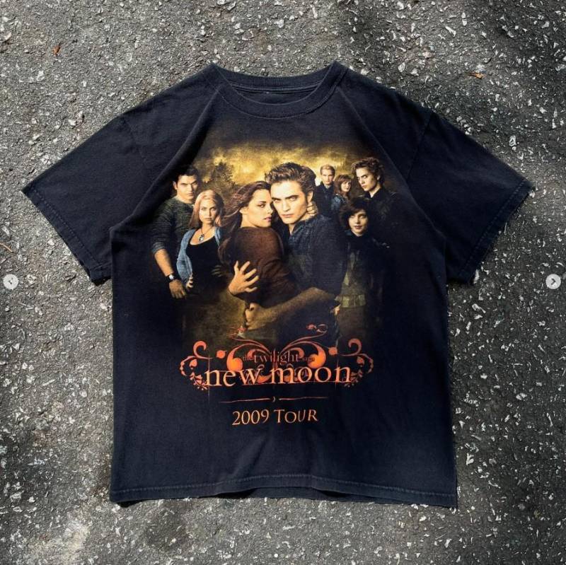 Retro Vintage Twilight Shirt, Fans Hommage T-Shirt, Geschenk Für Buchliebhaber Saga Comic Retro, Vampire Wölfe Romanze Shirt von SessSama