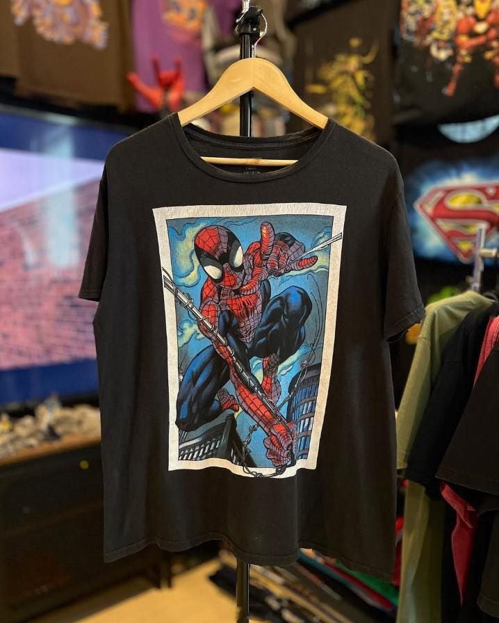 Vintage 90Er Jahre Spiderman T-Shirt, Spider-Man Shirt, Superheld Liebhaber Retro Familie Spinnen Shirt Vintage 90Er Jahre Spiderman T-Shirt, Spider-Man Shirt, Superheld Liebhaber Retro Familie Spinnen Shirt von SessSama