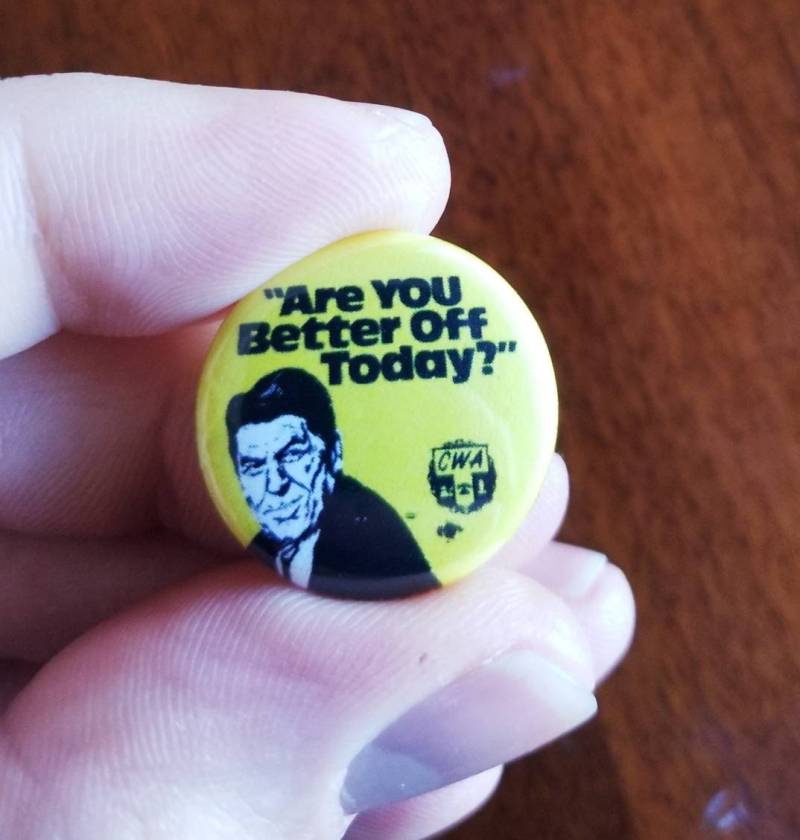 1980 Ronal Reagan Better Off Echte Imitation Kampagne Button von SethGoodkindArt