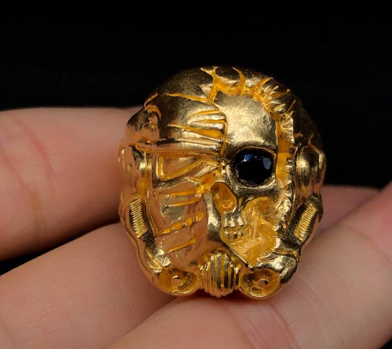 Cyberpunk Skull Steampunk Cyber Helm 24K Gold Ring Gothic Biker Handgemacht Personalisierter Wikinger Original Design von SethlansArts