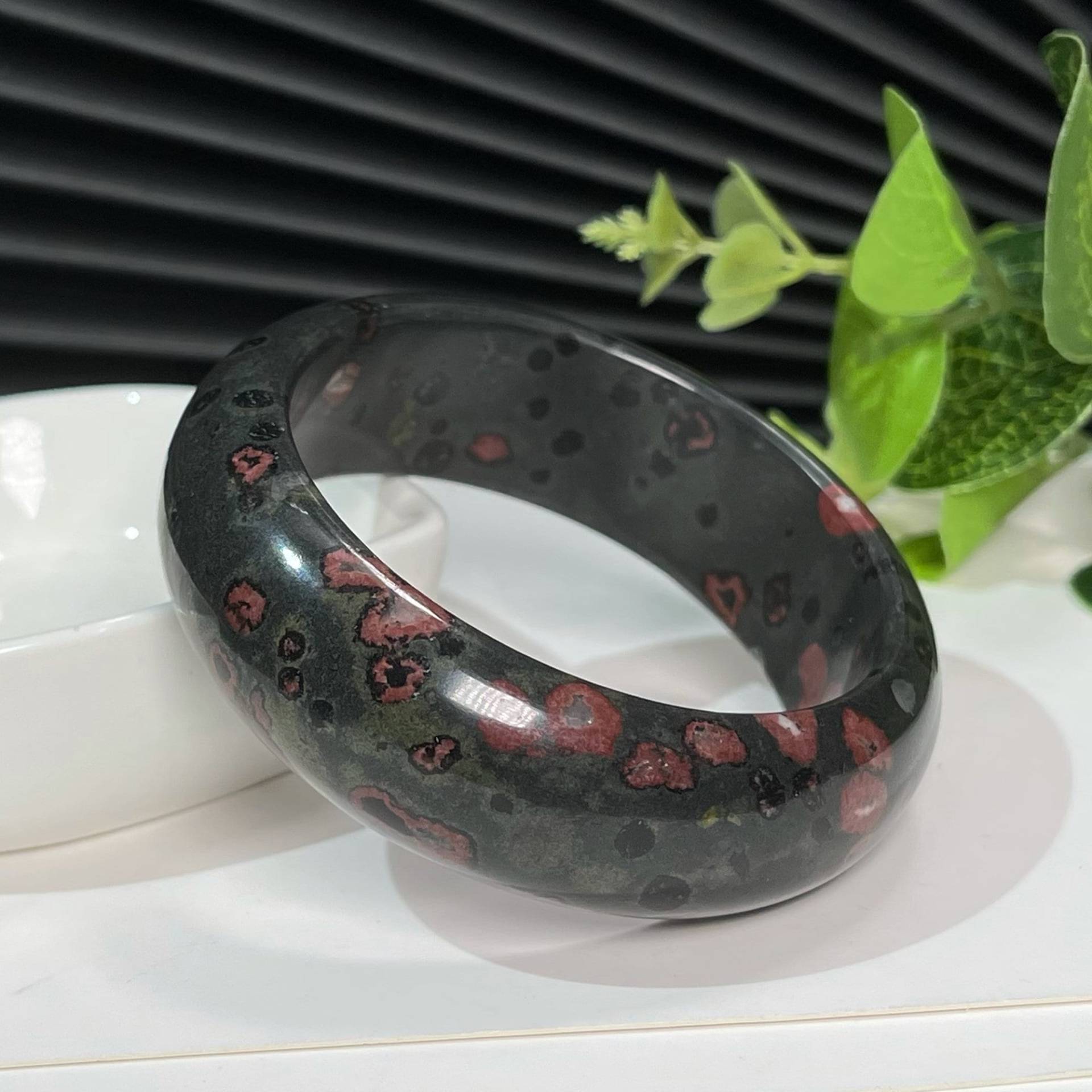 Erstaunliche Pflaume Blüte Jade Armreif Armband 54 Mm Schwarz Floating Rot Grün Blumenmuster Edelstein Intuition Kreativität Geschenk Für Sie Erstaunliche Pflaume Blüte Jade Armreif Armband 54 Mm Schwarz Floating Rot Grün Blumenmuster Edelstein Intuition Kreativität Geschenk Für Sie von SetomaStudio