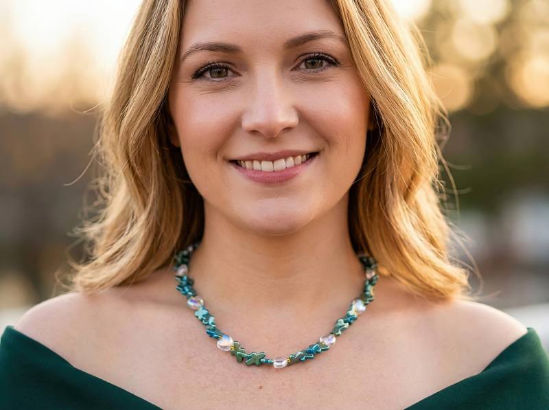 40058 Halskette Mit Türkis Leuchtendem Perlmutt Und Irisierendem Glas von SevenArtsSchmuck