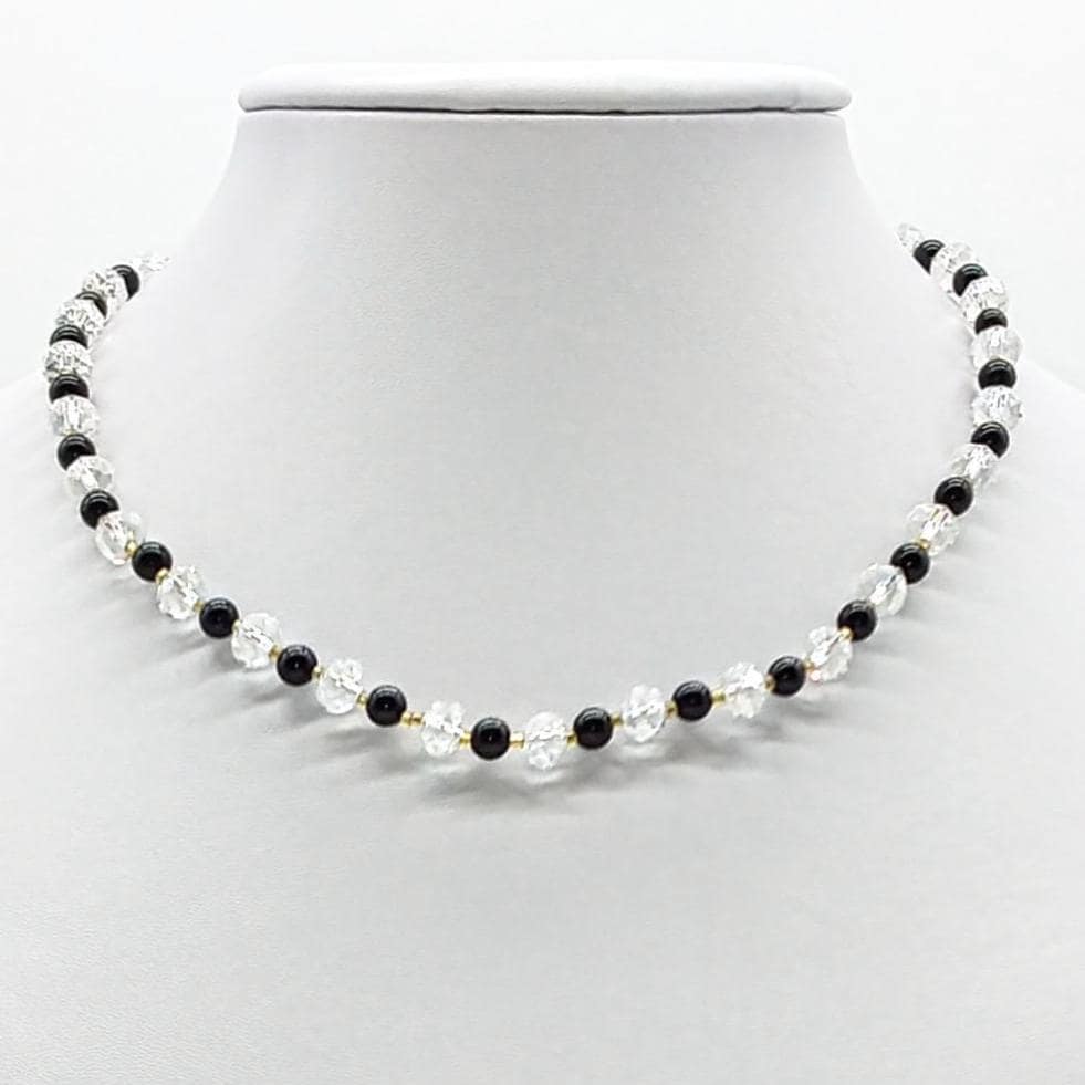 40161 Halskette Mit Geschliffenen Transparenten Glaskristallen Und Schwarzen Glasperlen von SevenArtsSchmuck