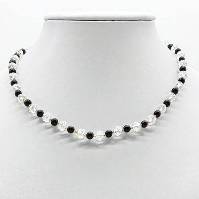 40161 Halskette Mit Geschliffenen Transparenten Glaskristallen Und Schwarzen Glasperlen von SevenArtsSchmuck