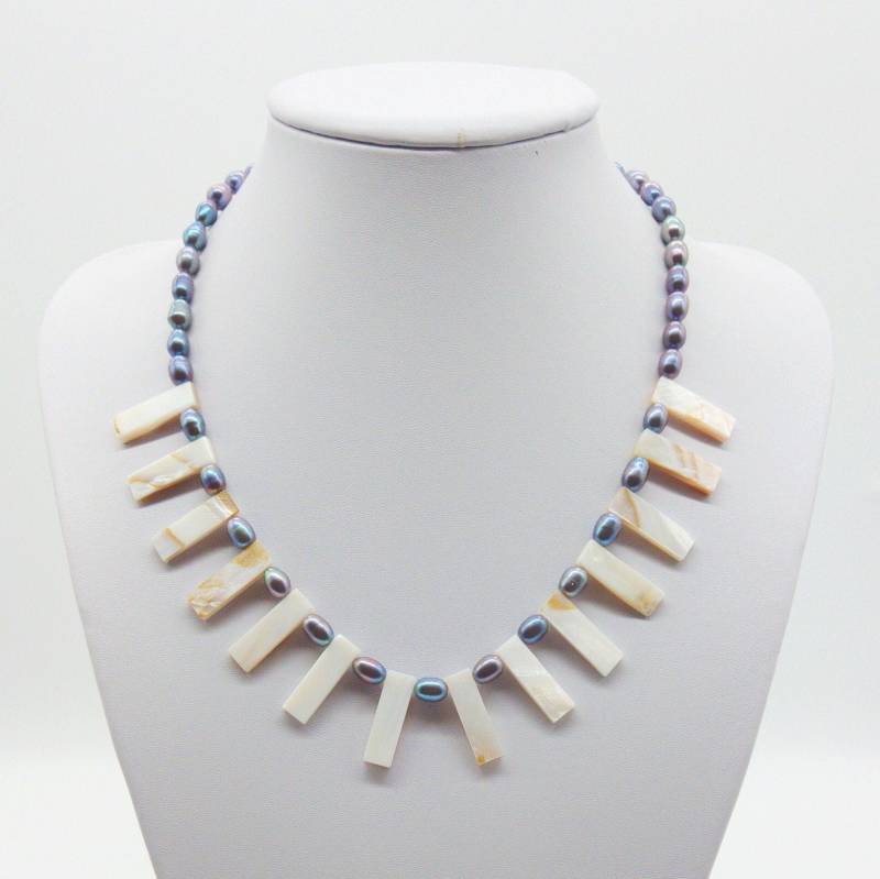 40318 Halskette Pearls Forever Mit Dunklen, Schimmernden Perlen Und Perlmutt von SevenArtsSchmuck