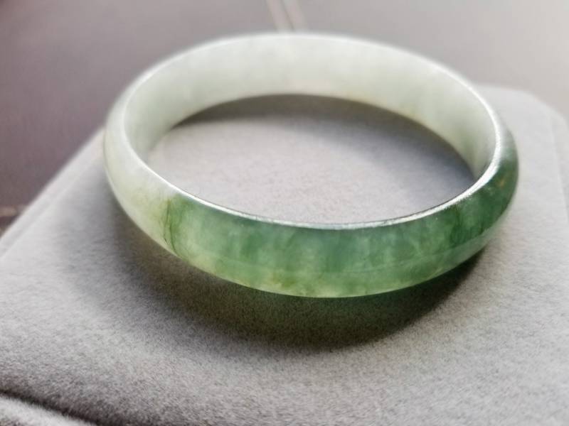 55 X 49 Mm Ovaler Jadeit/Jade Armreif - See Grün + Perle Weiss 55 X 49 Mm Ovaler Jadeit/Jade Armreif - See Grün + Perle Weiss von SevenBangles