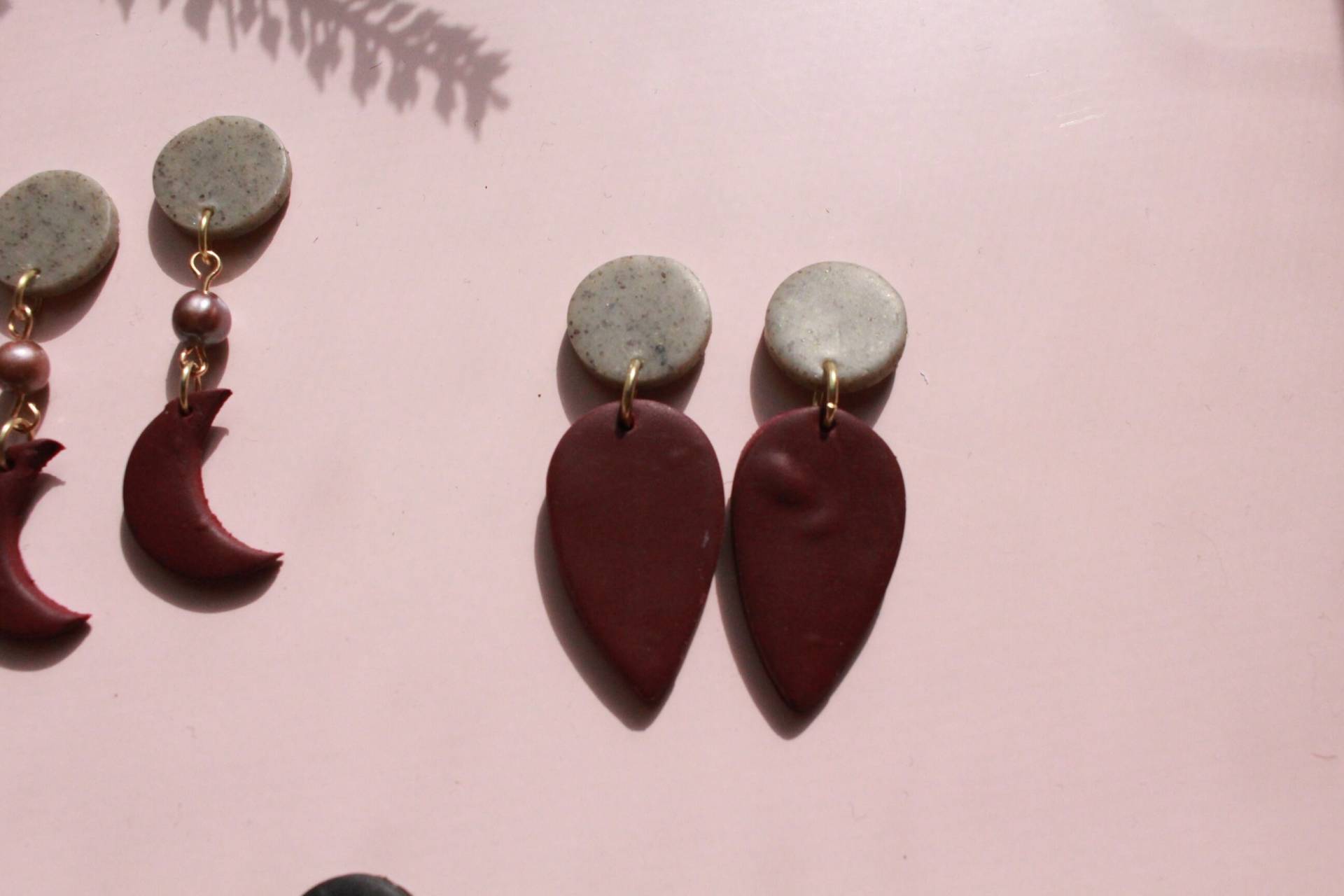Cher Collection - Teardrop Handgefertigte Ohrringe Aus Polymer Clay von SevenRiversCo