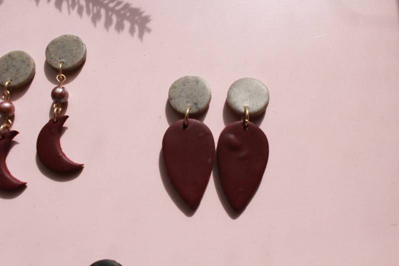 Cher Collection - Teardrop Handgefertigte Ohrringe Aus Polymer Clay von SevenRiversCo