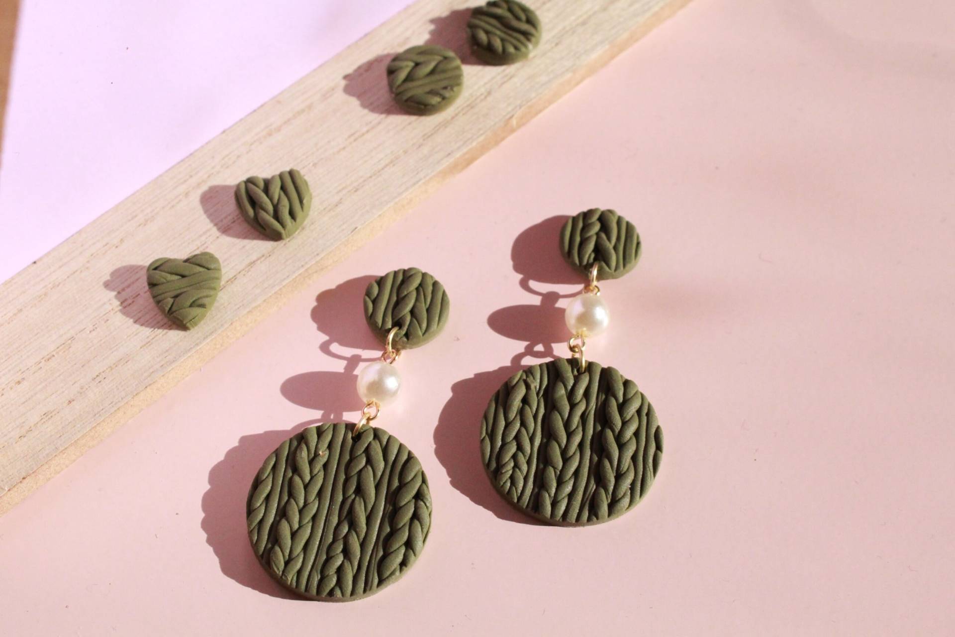 Grünes Strickmuster - Polymer Clay Ohrringe von SevenRiversCo