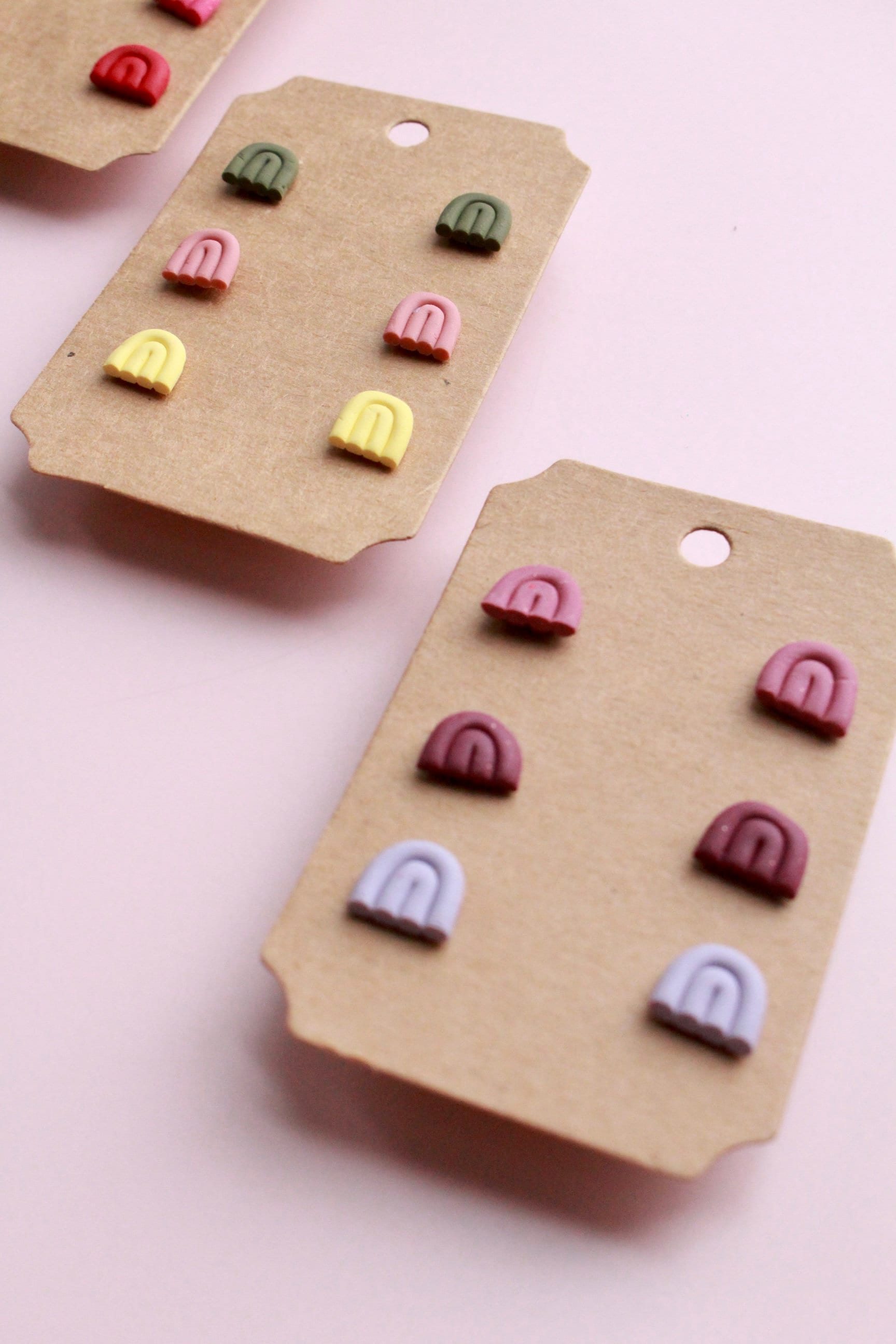 Mini Regenbogen Ohrstecker Aus Fimo Mini Regenbogen Ohrstecker Aus Fimo von SevenRiversCo