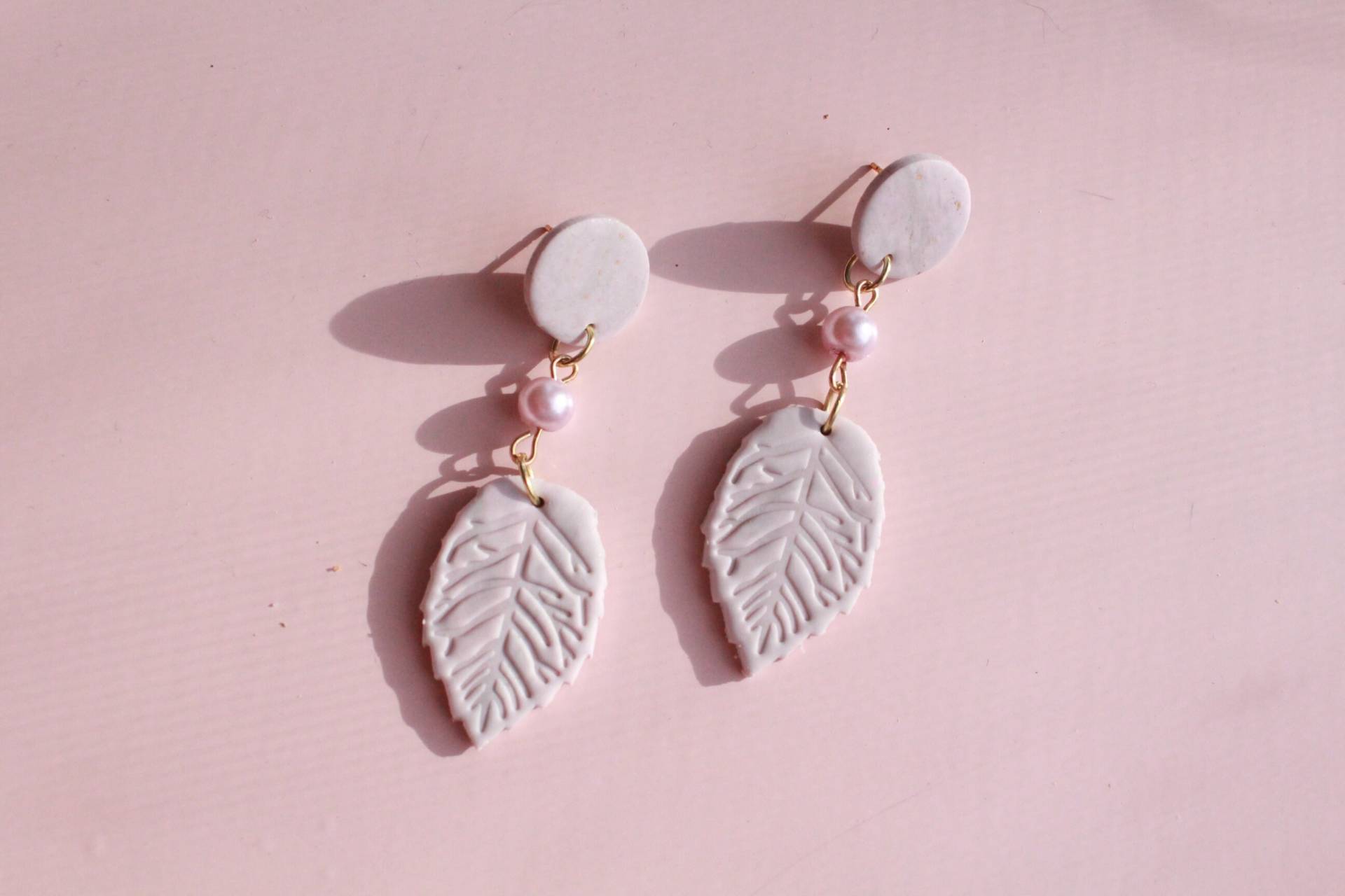 Pastell Lila - Perlblatt Ohrringe Handgefertigte Polymer Clay Pastell Lila - Perlblatt Ohrringe Handgefertigte Polymer Clay von SevenRiversCo